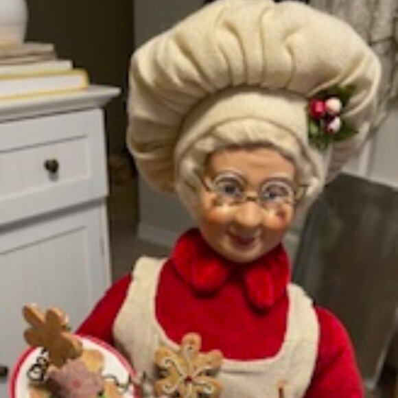Vintage Mrs. Claus baking cookies - Picture 2 of 4
